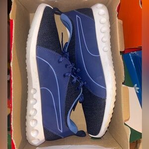 Blue Puma Sneaker